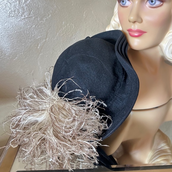 GLAMOROUS 1930S\' BLACK FELT HAT WITH WAVY TRIPLE BRIM + OSTRICH FEATHERS main image 13